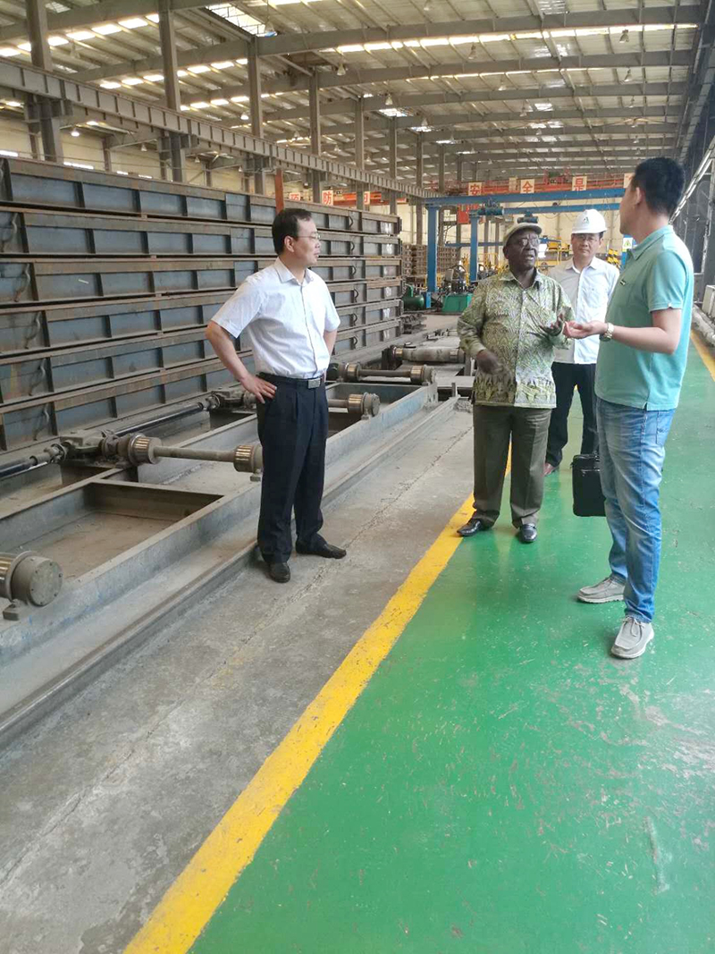 2017年5月16日肯尼亚国家铁路局设备总管来公司参观考察